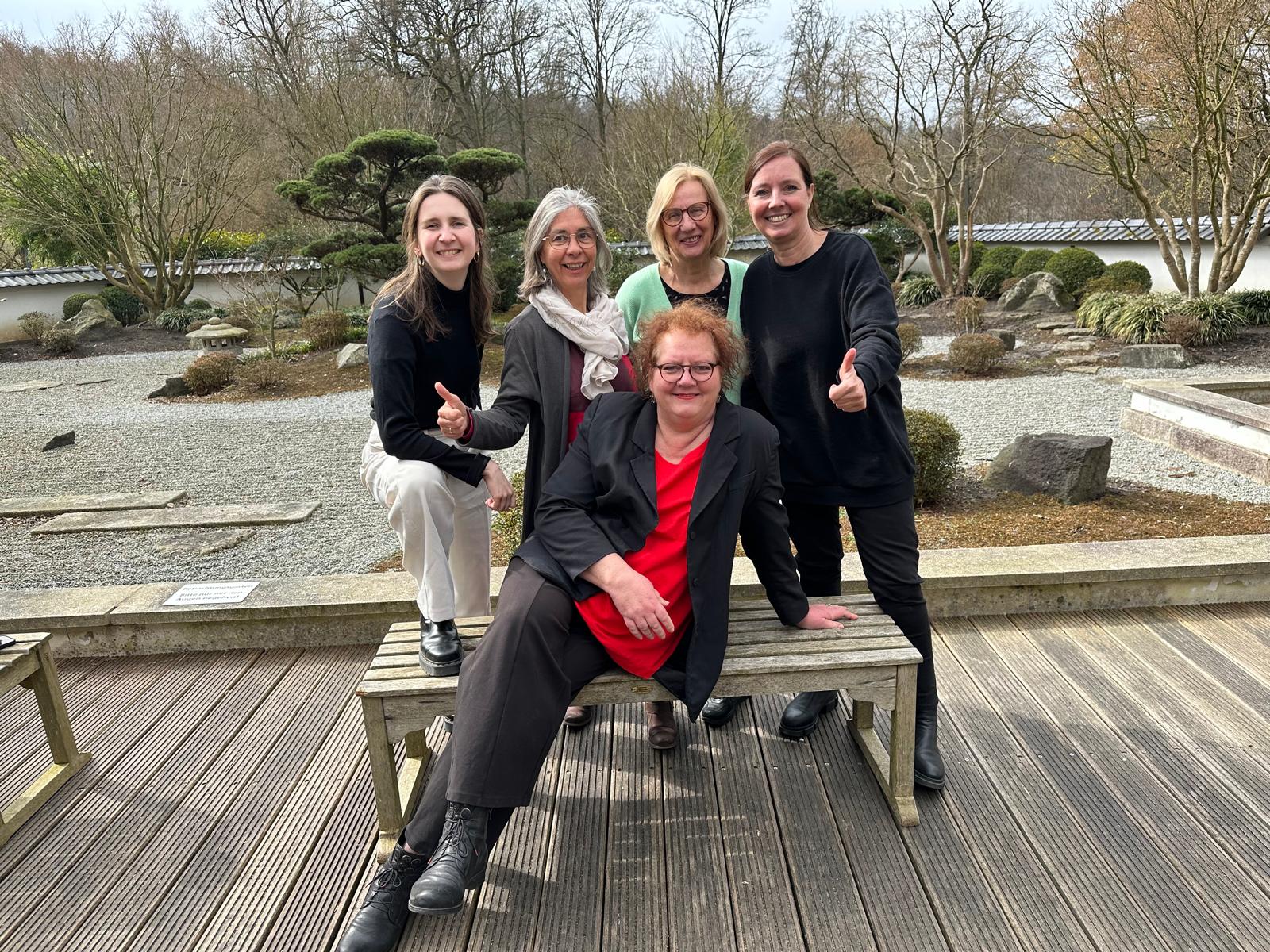 Das Grüne Team für Euren Girls`Day: Sarah Laukötter, Ulrike Mann, Gudrun Hennke, Romy Mamerow (hinten v.l.n.r.) Christina Osei (vorne, MdL)