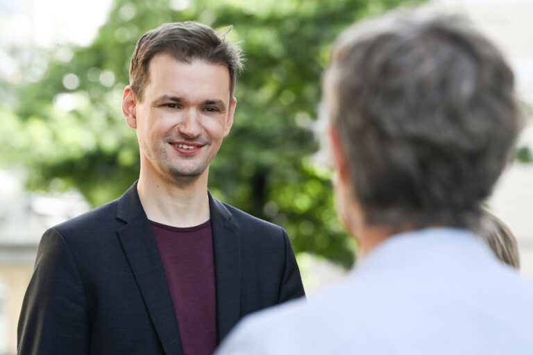 Hallau hört hin!