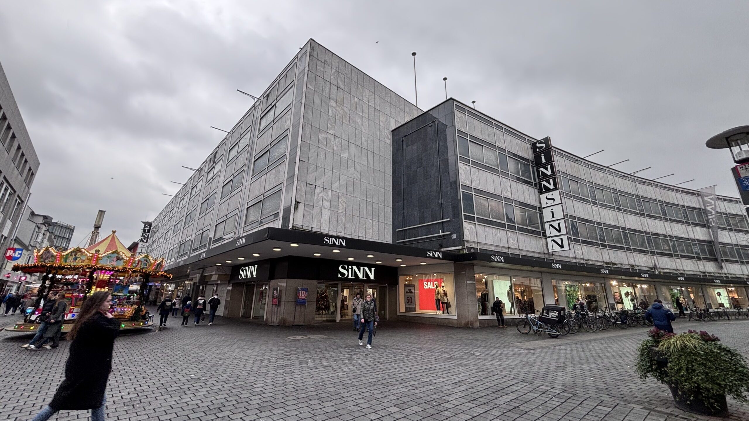 Foto vom ehemaligen Karstadt-Gebäude in der Bielefelder Fußgängerzone