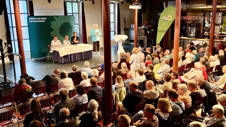 „Dieser Sommer ist eine Zäsur“ – Oliver Krischer in Bielefeld zu Klimakrise, Klimaanpassung und Hitze